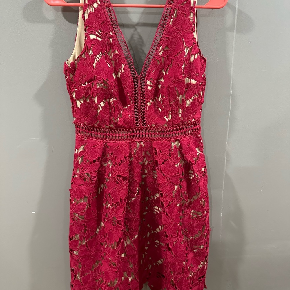 Médium Romeo & Juliet Couture red/maroon Bodycon Mini Dress Plunge Neckline